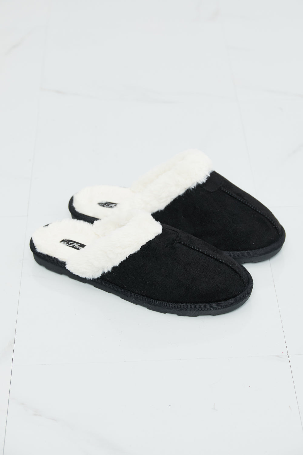 Two-Tone Seam Detail Slippers in Black