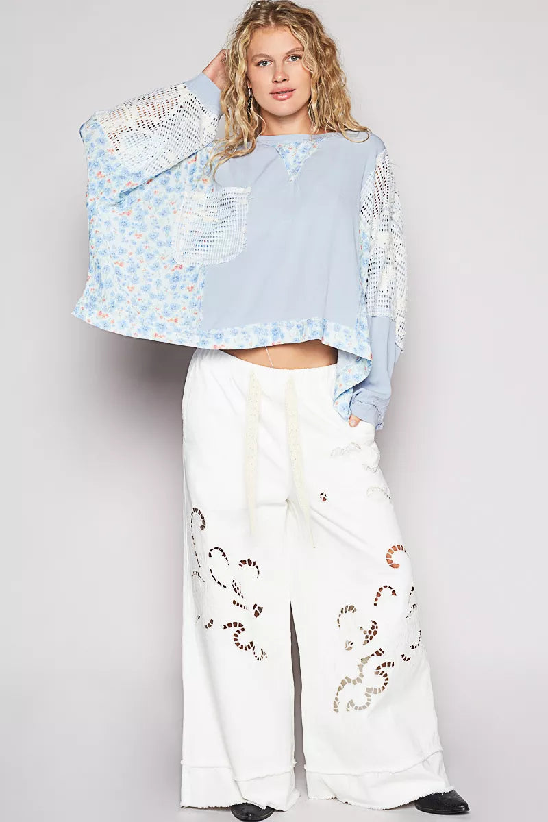 Round Neck Cropped Gauze Floral Pattern Top with Overlock Stitch Detail