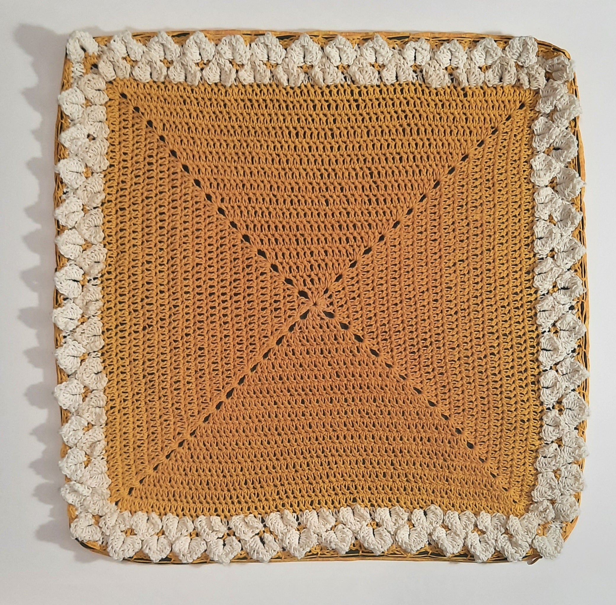Crocheted pillow cover: Size: 18"x18"