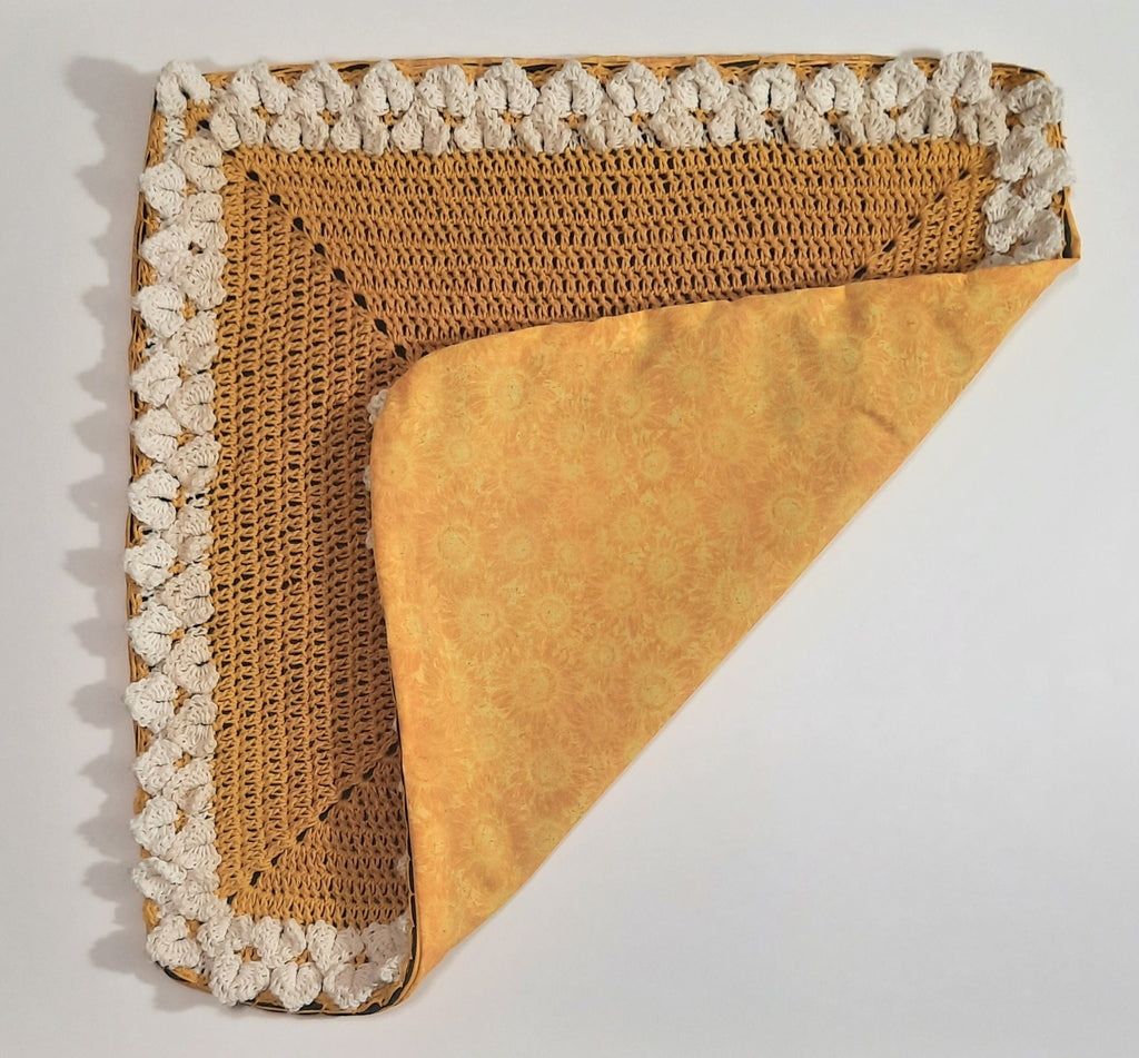 Crocheted pillow cover: Size: 18"x18"