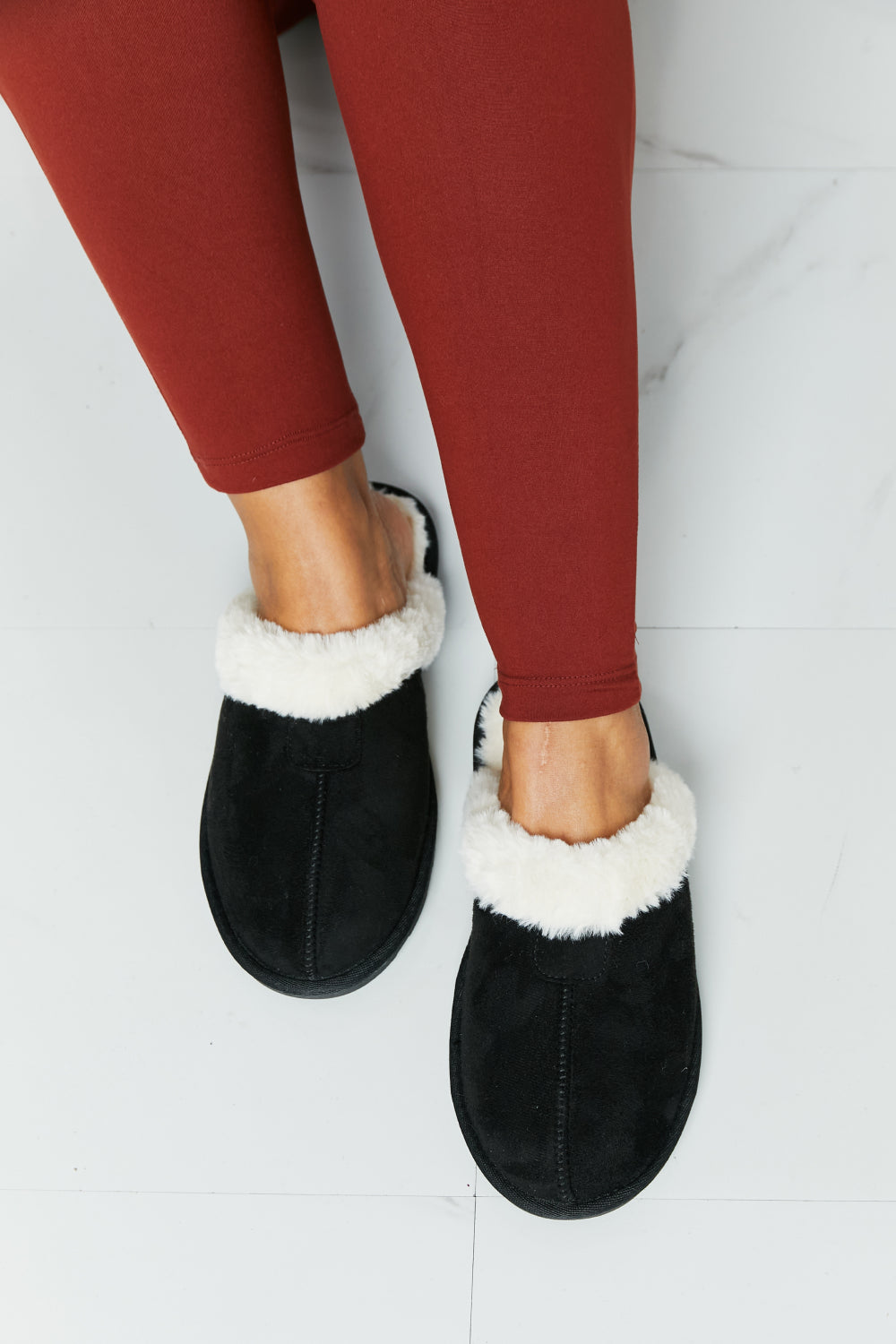 Two-Tone Seam Detail Slippers in Black