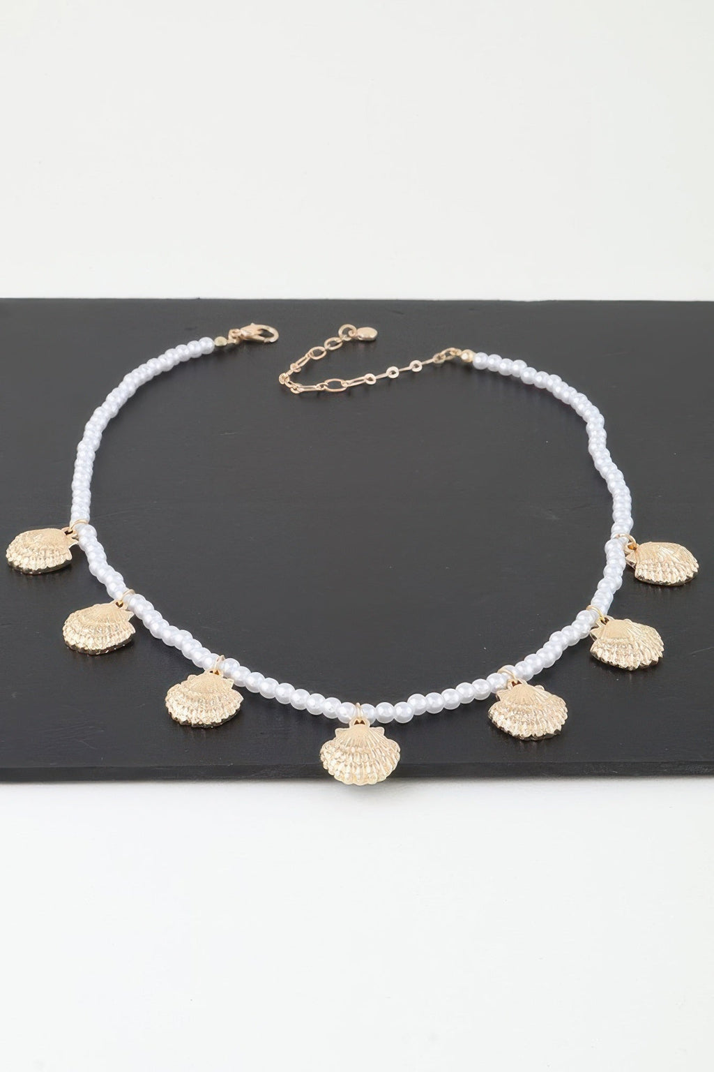 Clamshell Charm Pearl Necklace