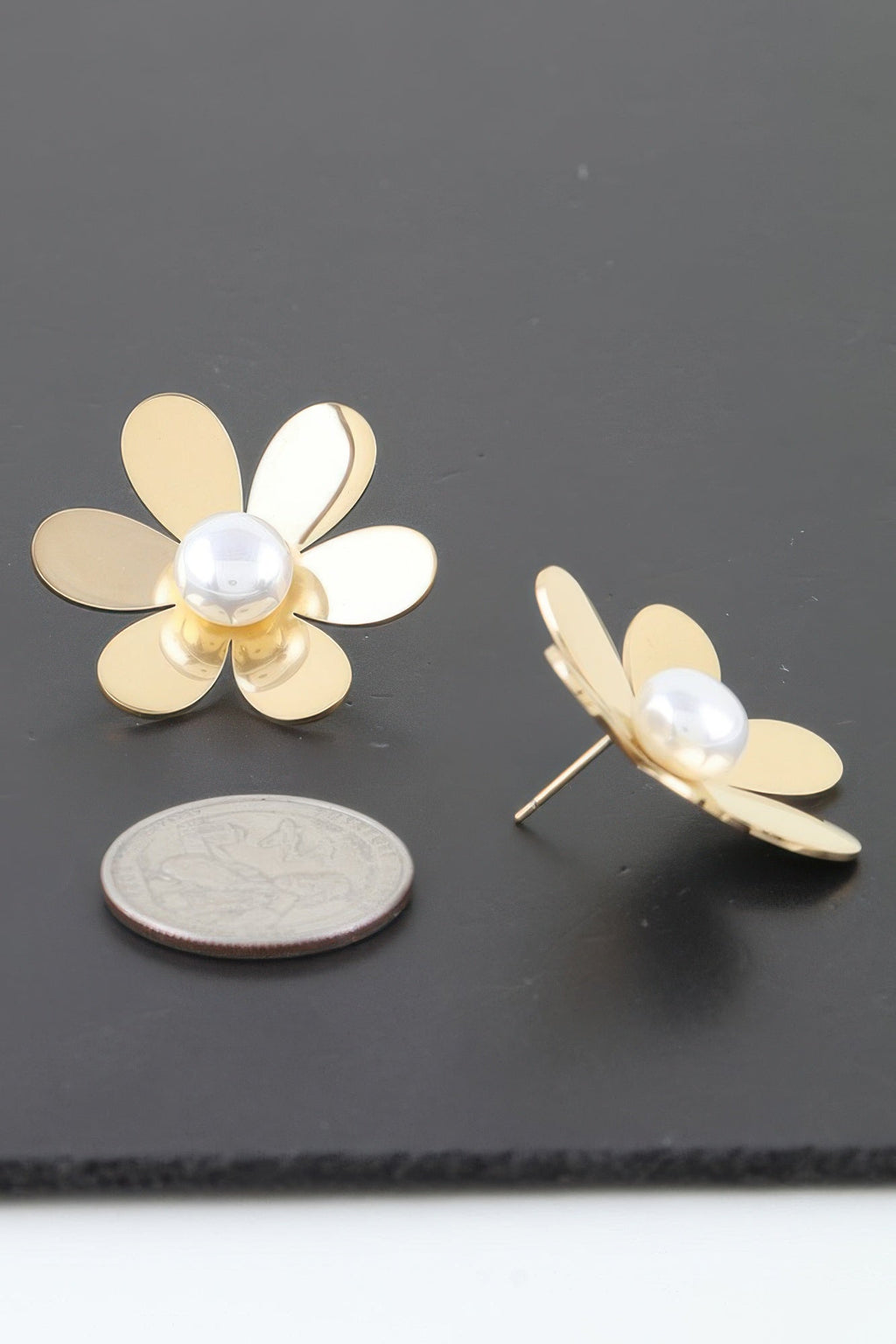 Pearled Daisy Flower Stud Earrings