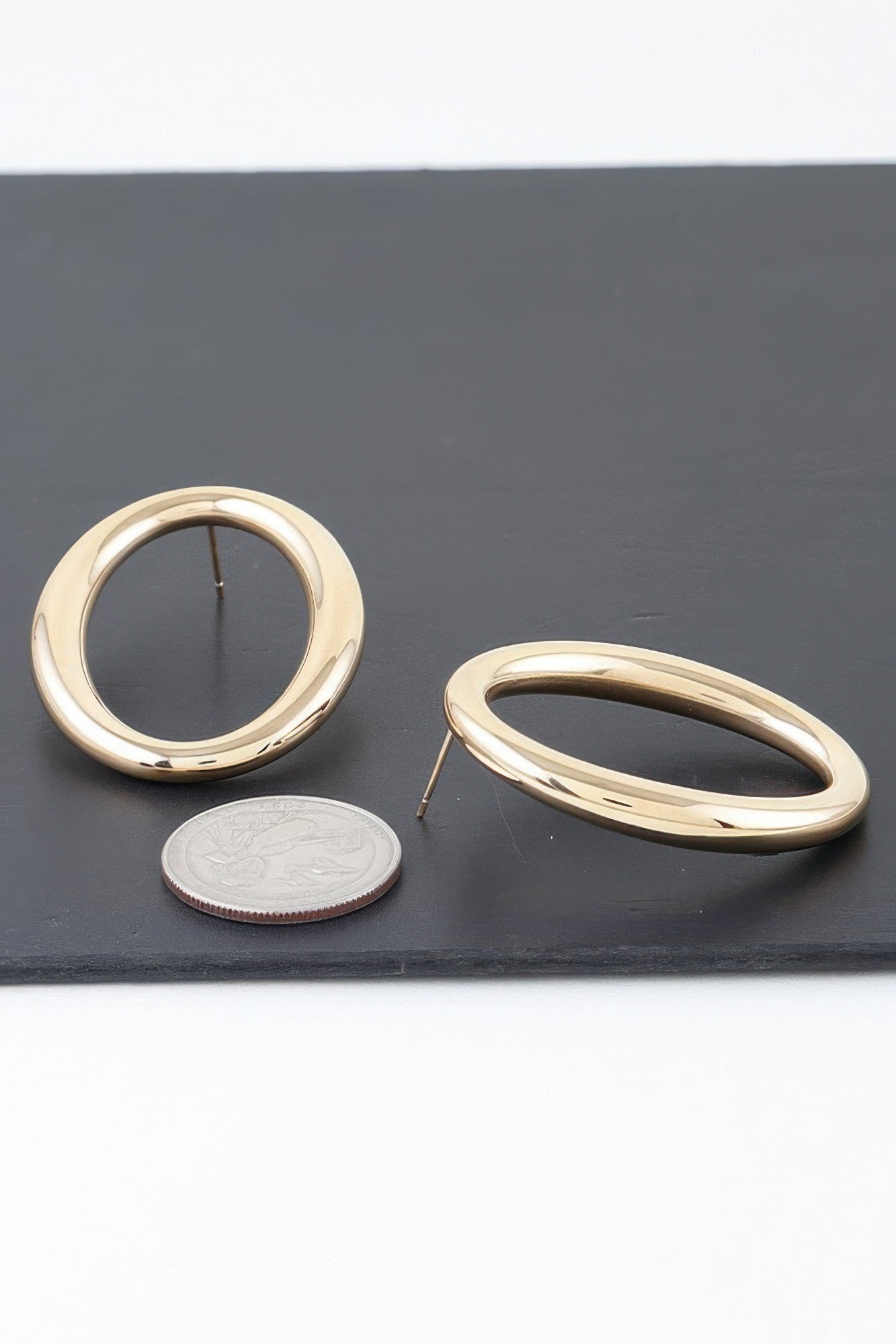 Shiny O Oval Earrings