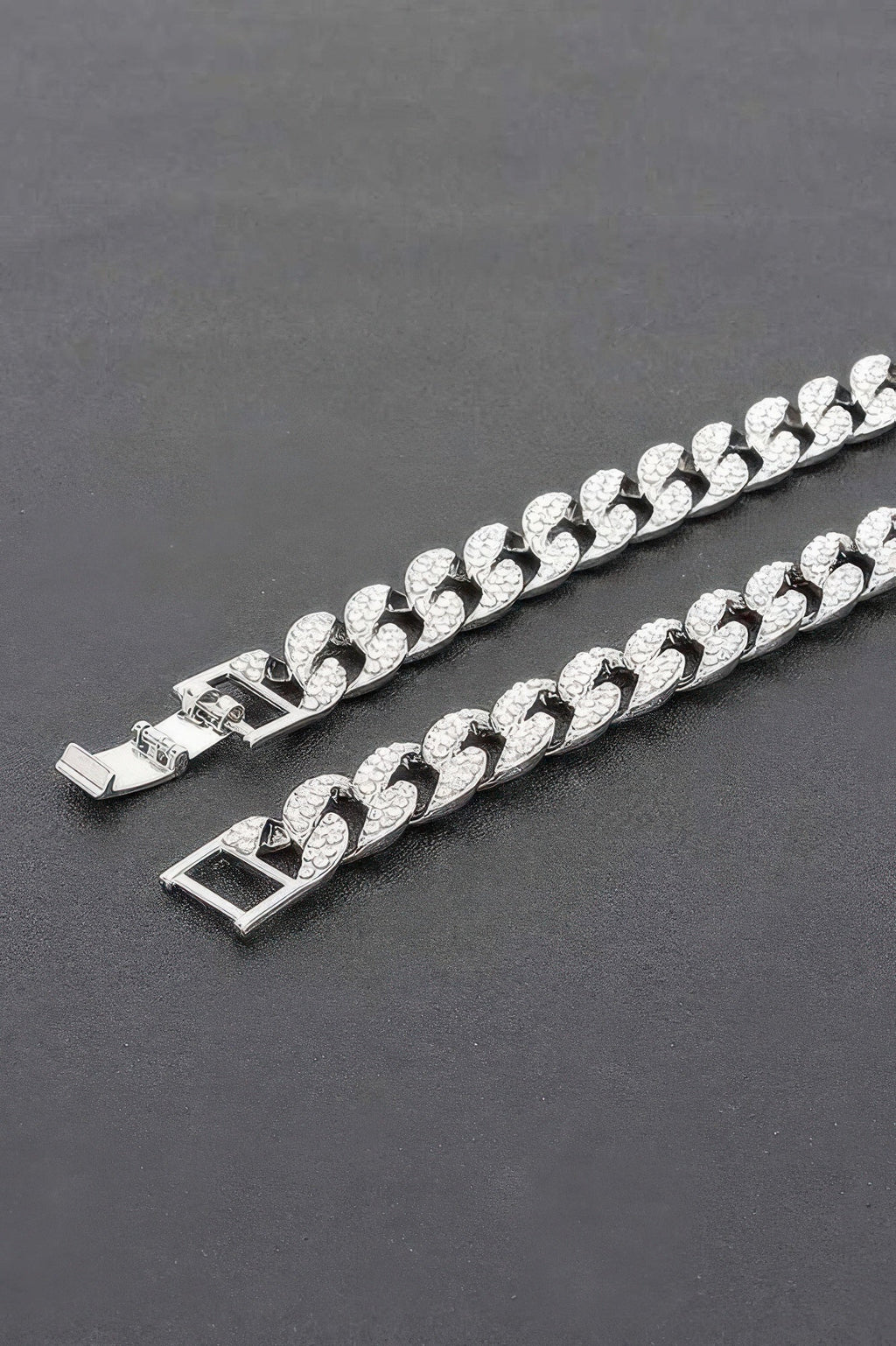 Hammered Bulk Chain Necklace