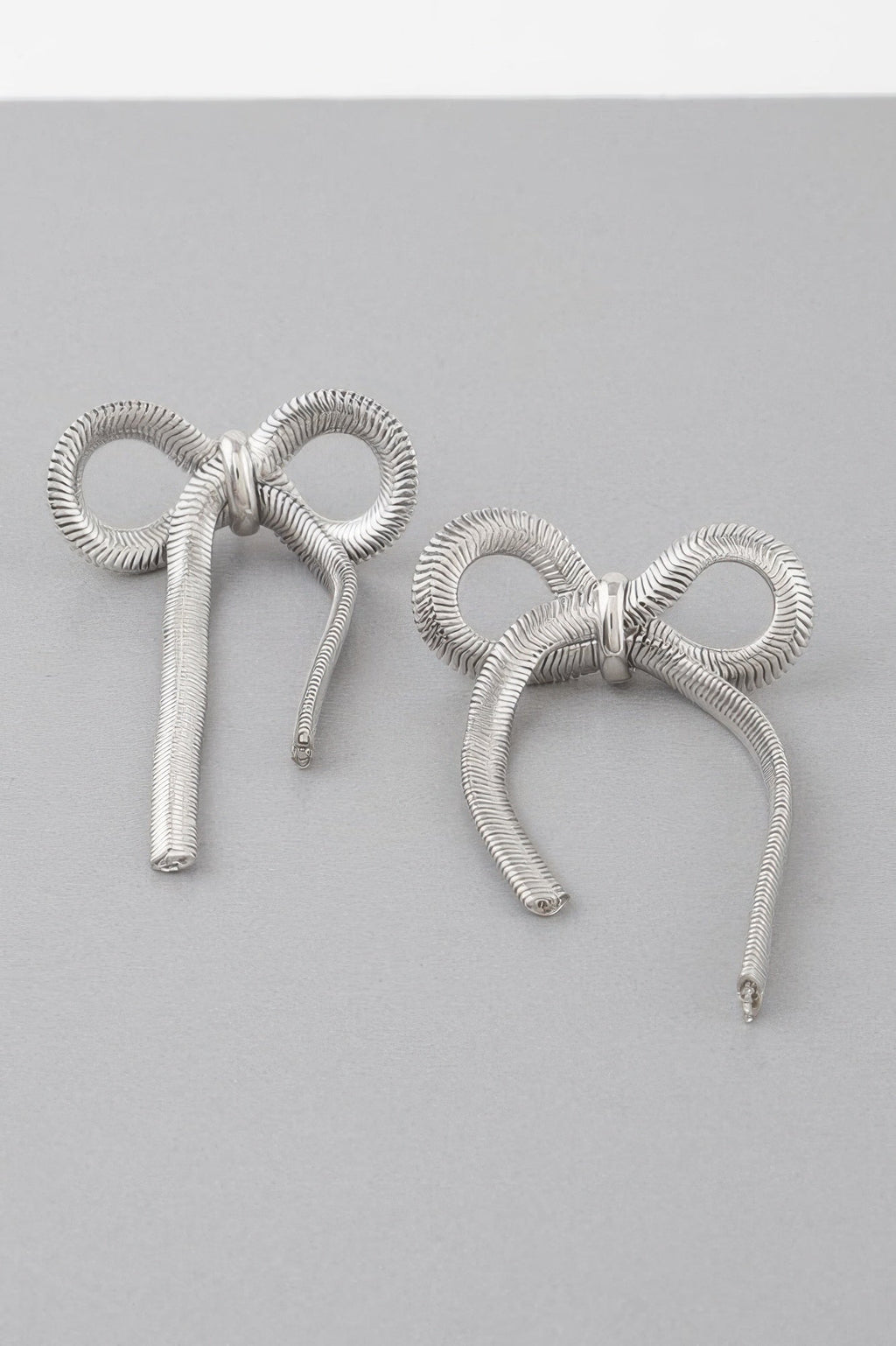 Snake Chain Ribbon Earrings