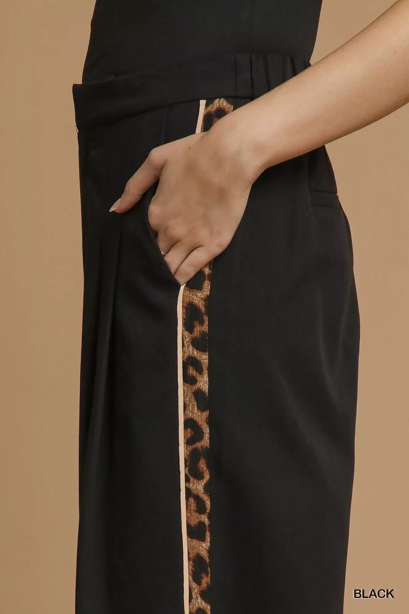Front Pleated Wide-Leg Pants with Contrast Trim