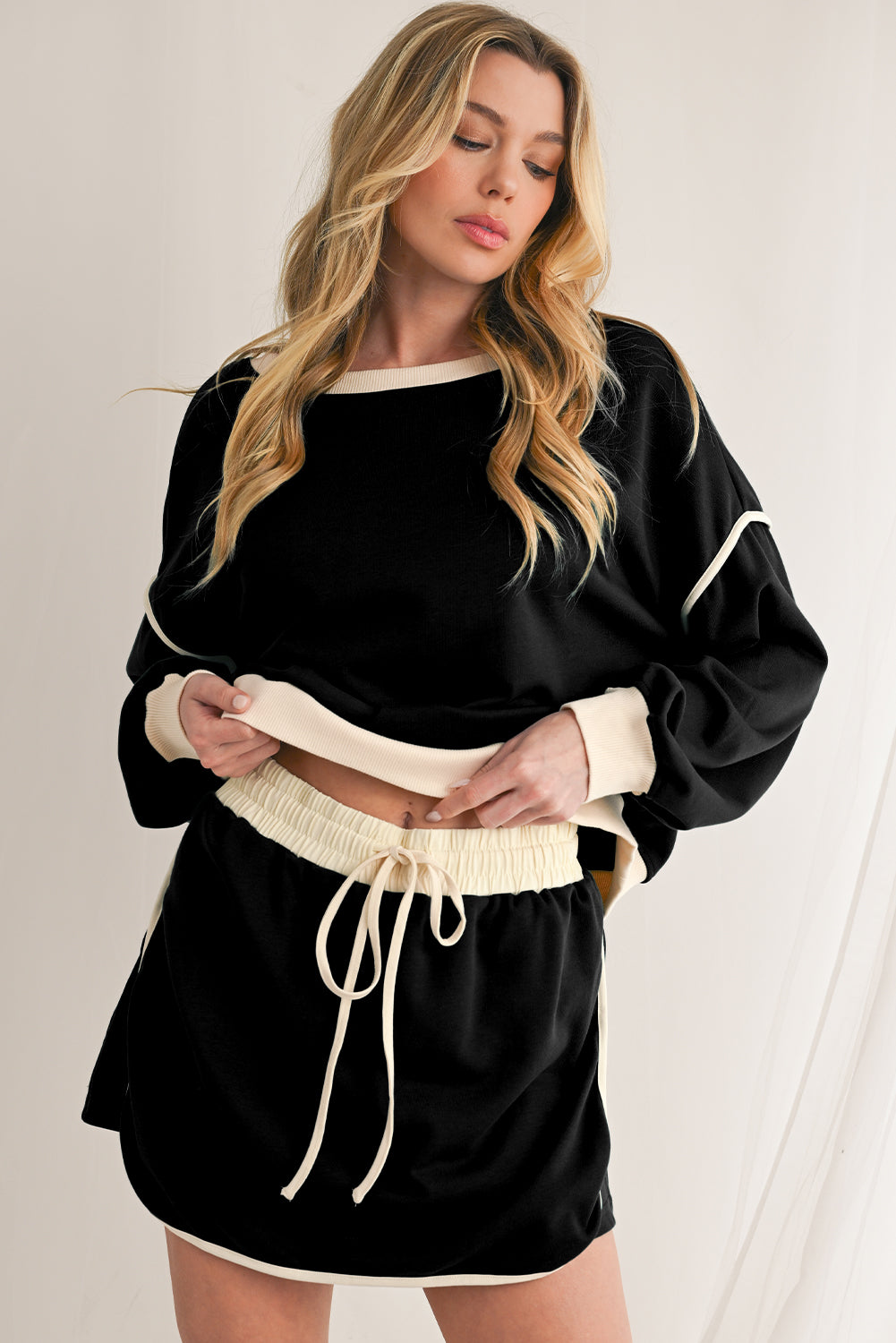 Rose Red Contrast Trim Loose Pullover and Lace-up Waist Shorts Set