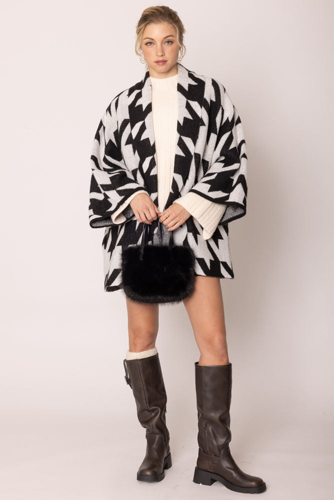 Women’s Houndstooth Knit Cardigan Black White Stylish Chic Layered